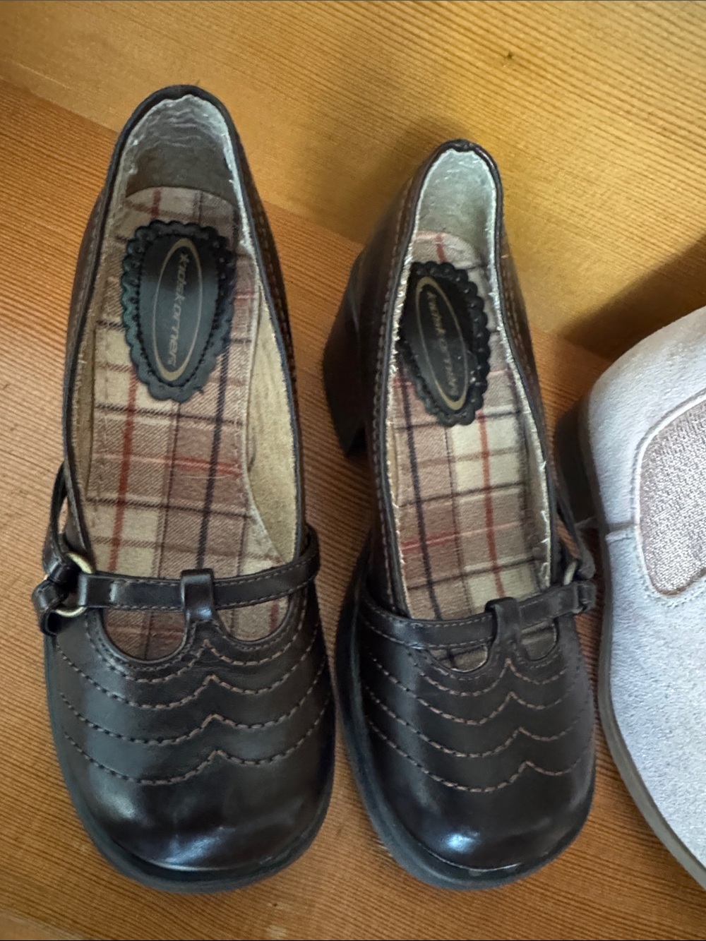 2 pair girls size 1 shoes - Picture 2 of 9